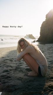 Hunter Schafer feet photo thumbnail