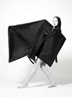 Hunter Schafer feet photo thumbnail