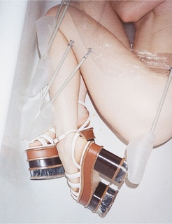 Hunter Schafer feet photo thumbnail