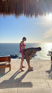 Hunter Schafer feet photo thumbnail
