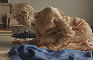 Hunter Schafer feet photo thumbnail