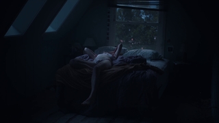 Hunter Schafer feet photo thumbnail