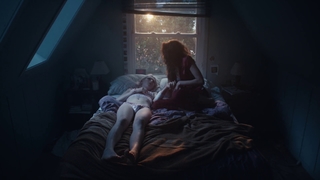 Hunter Schafer feet photo thumbnail
