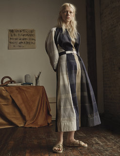 Hunter Schafer feet photo thumbnail