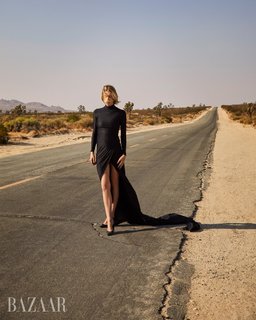 Hunter Schafer feet photo thumbnail