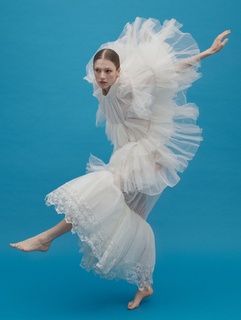 Hunter Schafer feet photo thumbnail