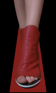 Hunter Schafer feet photo thumbnail