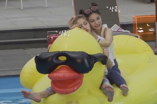 Hwang Yeji feet photo thumbnail