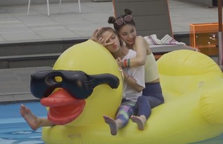 Hwang Yeji feet photo thumbnail