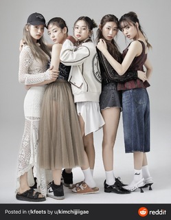 Hwang Yeji feet photo thumbnail