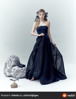 Hwang Yeji feet photo thumbnail