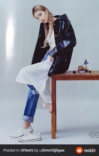 Hwang Yeji feet photo thumbnail