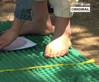 Hwang Yeji feet photo thumbnail