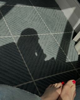 Hwang Yeji feet photo thumbnail