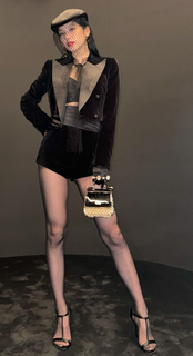 Hwang Yeji feet photo thumbnail