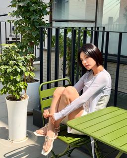 Hwang Yeji feet photo thumbnail