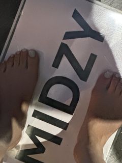 Hwang Yeji feet photo thumbnail