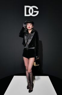 Hwang Yeji feet photo thumbnail