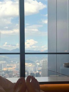 Hwang Yeji feet photo 7
