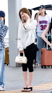 Hwang Yeji feet photo 6