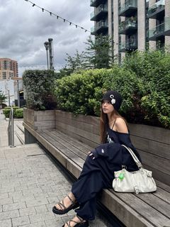 Hwang Yeji feet photo 2