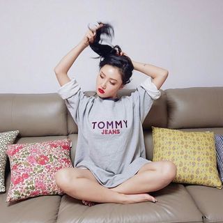 Hwasa feet photo 5