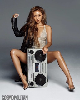 Hwasa feet photo 19