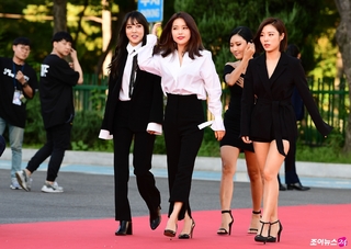 Hwasa feet photo 2