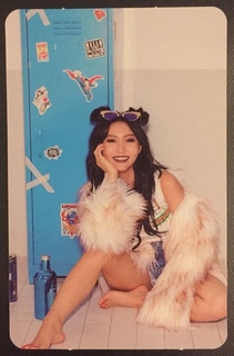 Hwasa feet photo 11