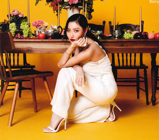 Hwasa feet photo 20