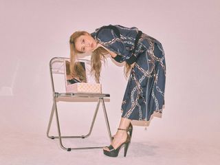 Hwasa feet photo 6