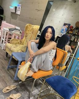 Hwasa feet photo 5