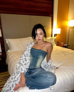Hwasa feet photo 17