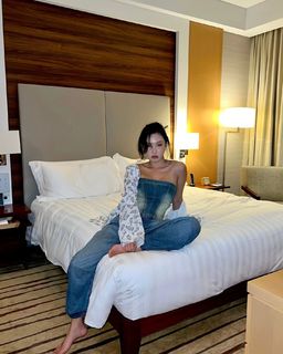 Hwasa feet photo 15