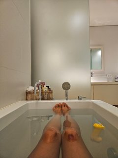Hwasa feet photo 3
