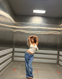 Hwasa feet photo 2