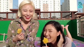 Hwasa feet photo 13