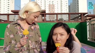 Hwasa feet photo 12