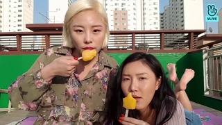 Hwasa feet photo 11