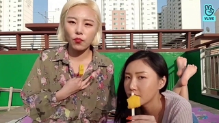 Hwasa feet photo 10