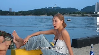 Hwasa feet photo 20