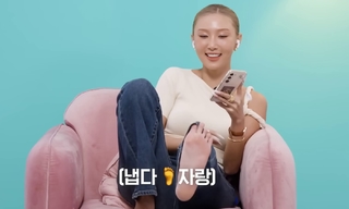 Hwasa feet photo 15