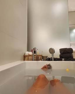 Hwasa feet photo 9
