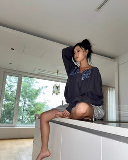 Hwasa feet photo 4