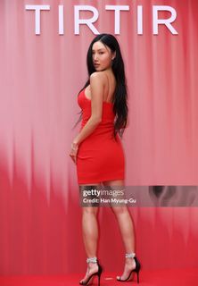 Hwasa feet photo 3