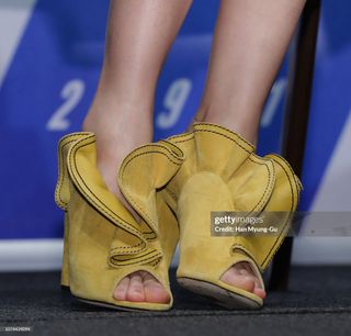 Hyo-jin Kong feet photo 5