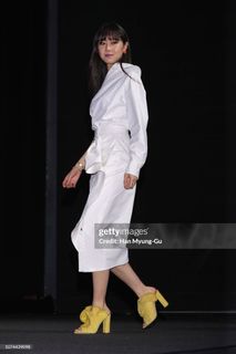 Hyo-jin Kong feet photo 4
