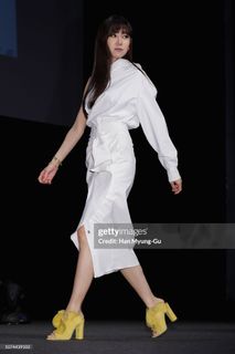 Hyo-jin Kong feet photo 3