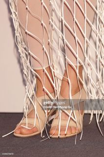 Hyo-jin Kong feet photo 1