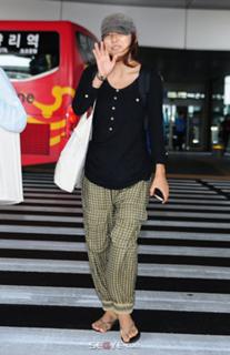 Hyo-ri Lee feet photo 5